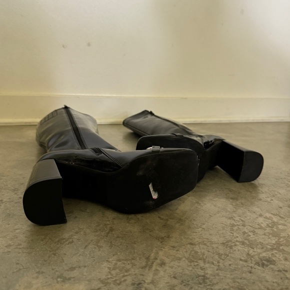 NWOT. Never been worn! Beautiful boots! Tall Patent leather boots! Silver chain! - Picture 7 of 8